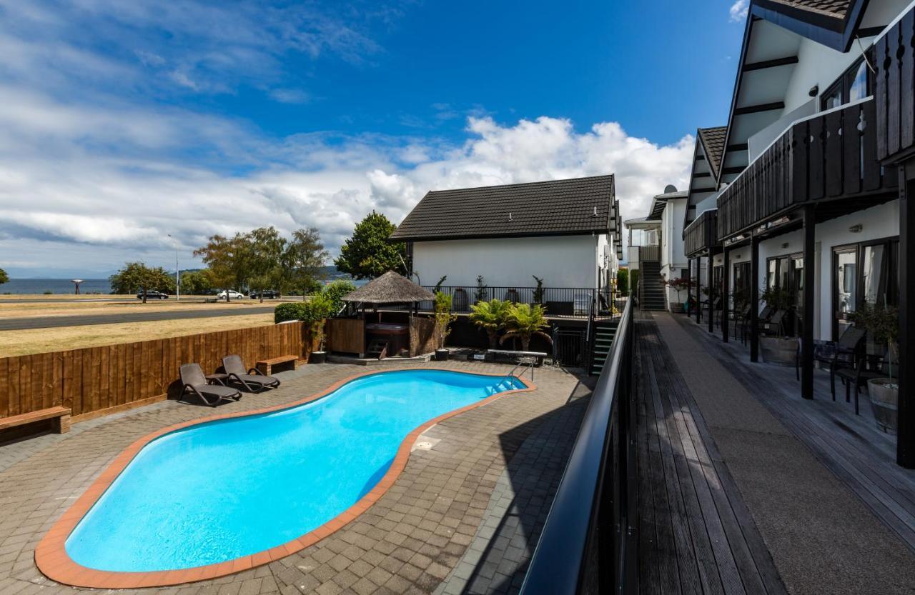 Le Chalet Suisse Motel Таупо Экстерьер фото