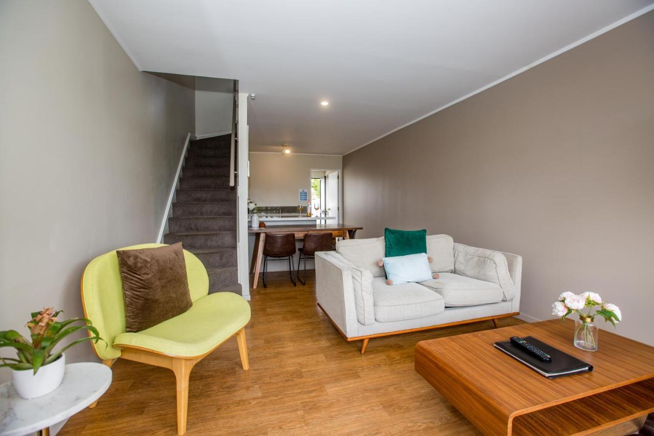 Le Chalet Suisse Motel Таупо Экстерьер фото