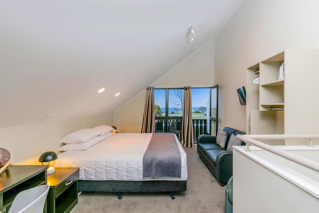 Le Chalet Suisse Motel Таупо Экстерьер фото